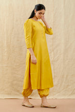 Load image into Gallery viewer, Yellow Embroidered Chanderi Straight Kurta With Cotton Lining